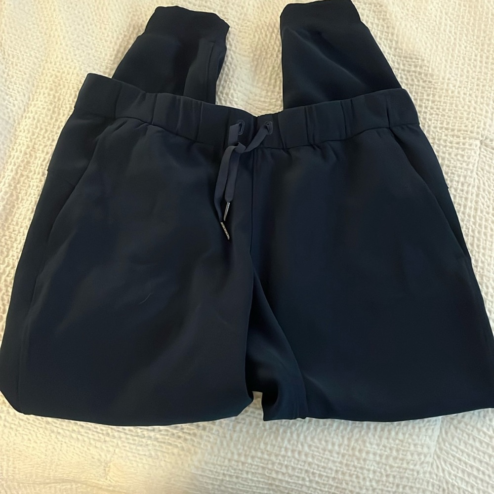 Stretch High rise lululemon women jogger.